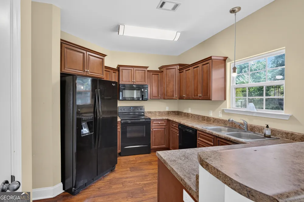 28 NE WHITE OAK DR Ludowici, GA 31316