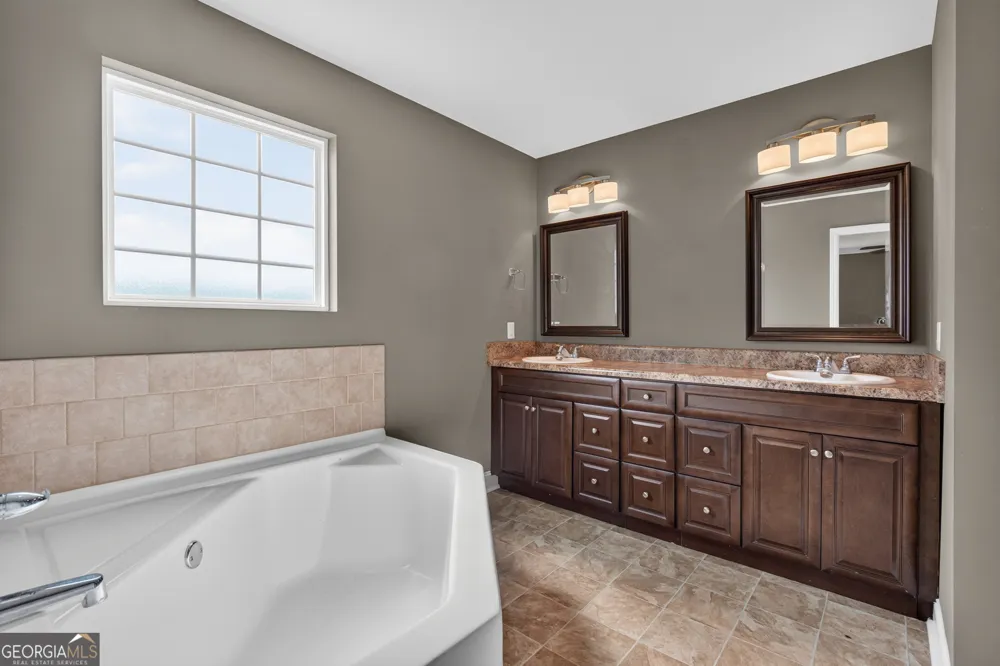 28 NE WHITE OAK DR Ludowici, GA 31316