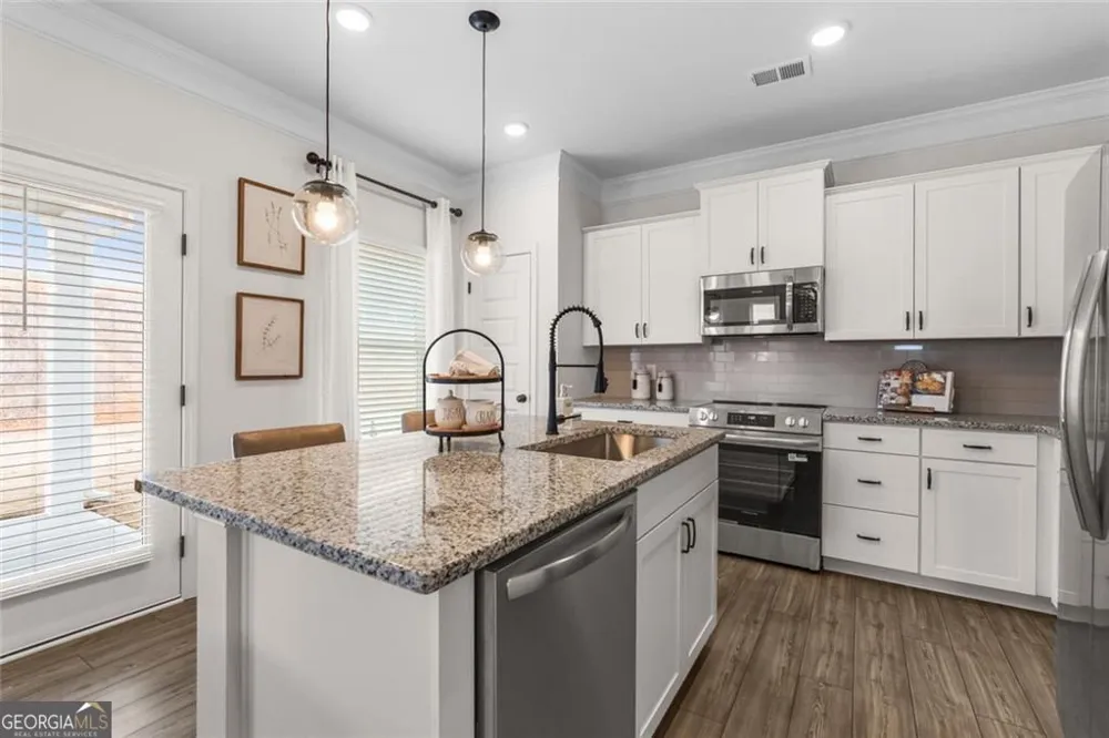 207 Roy DR Calhoun, GA 30701