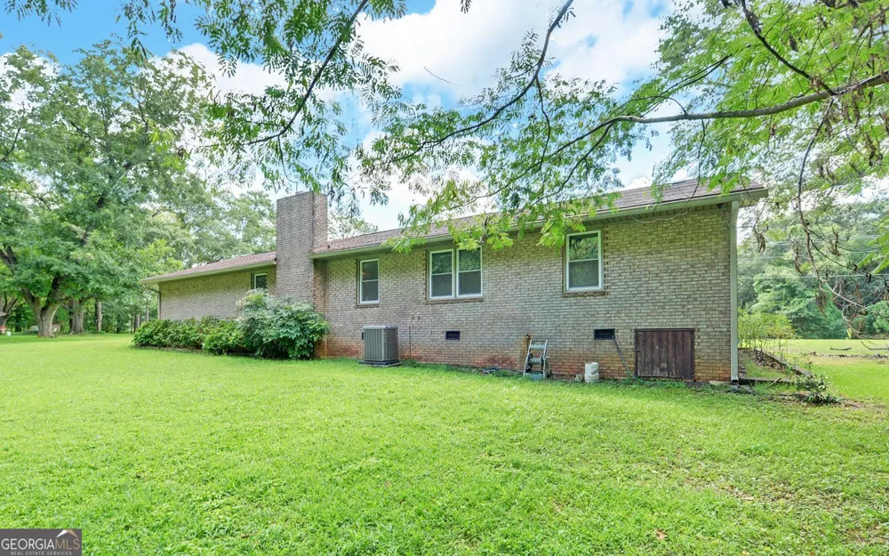 1398 Cleveland Mill RD Hartwell, GA 30643