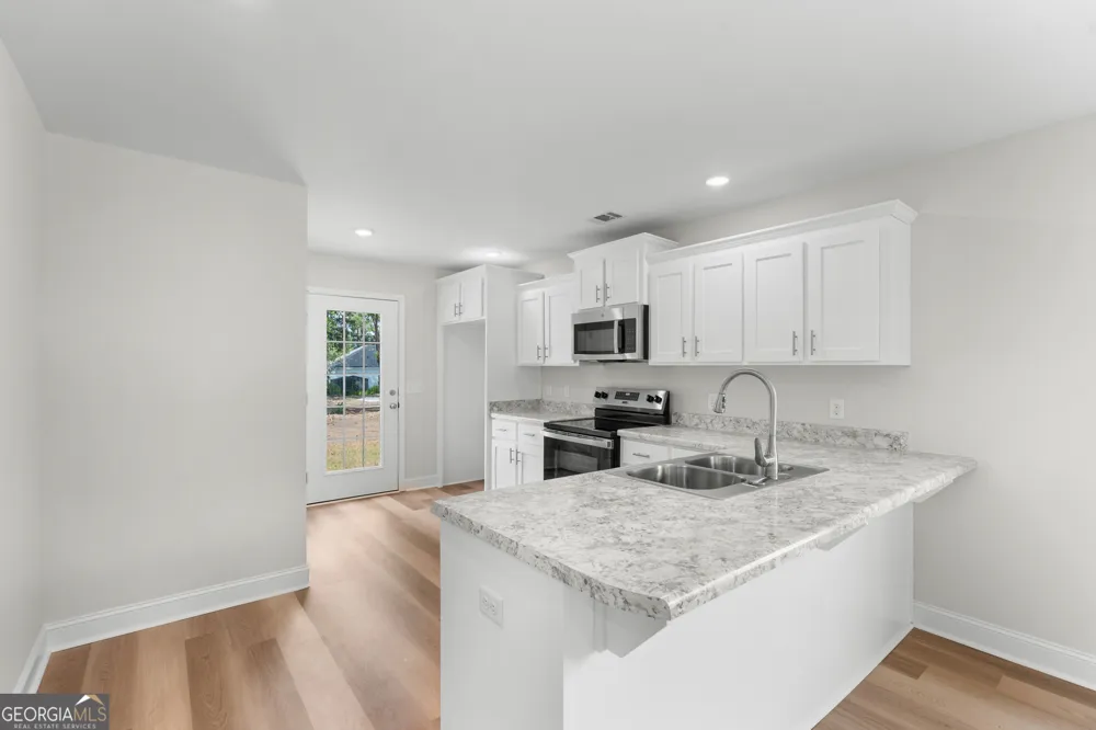 56 Ellabell Loop RD Ellabell, GA 31308