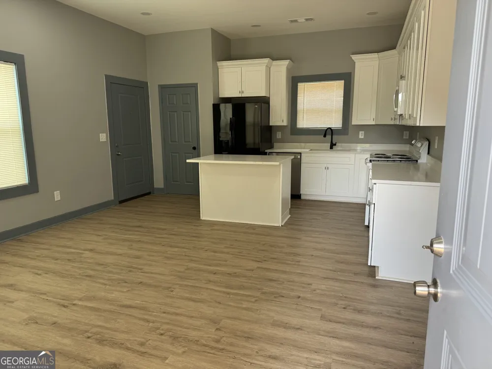 1555 W Poplar ST Griffin, GA 30224