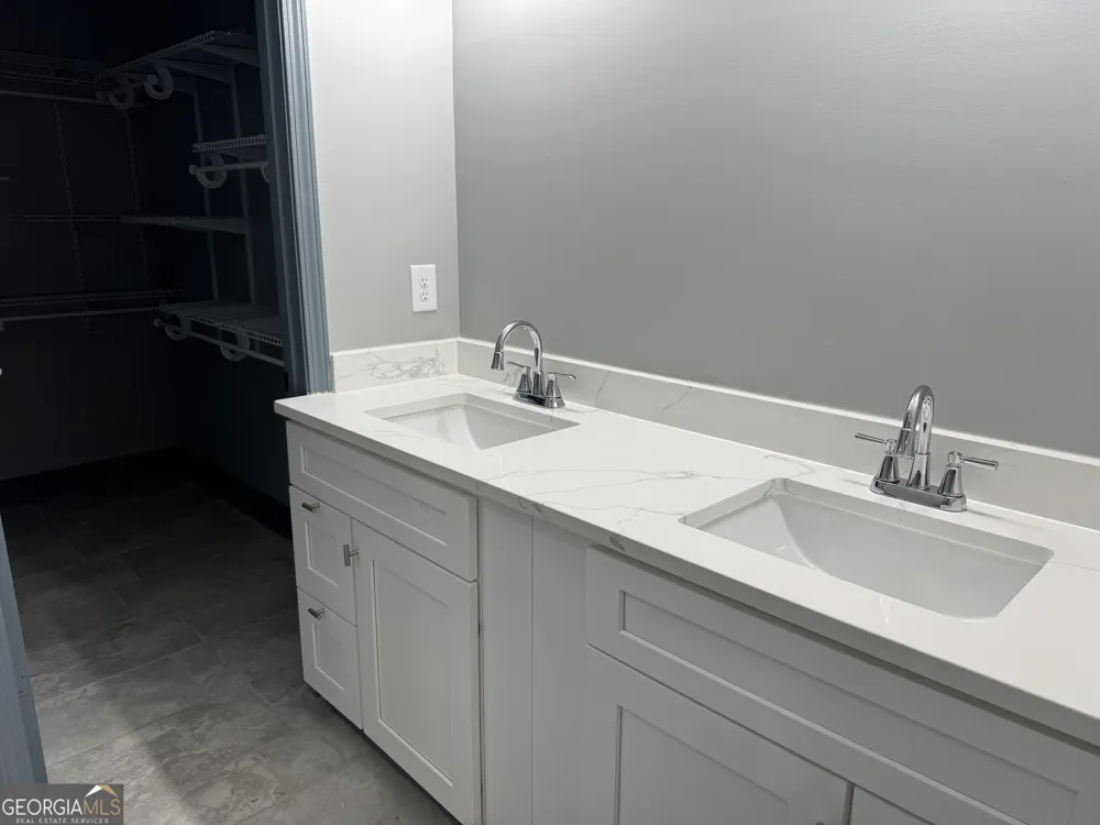 1555 W Poplar ST Griffin, GA 30224