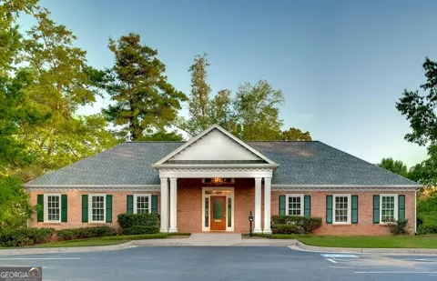 375 Country Club DR