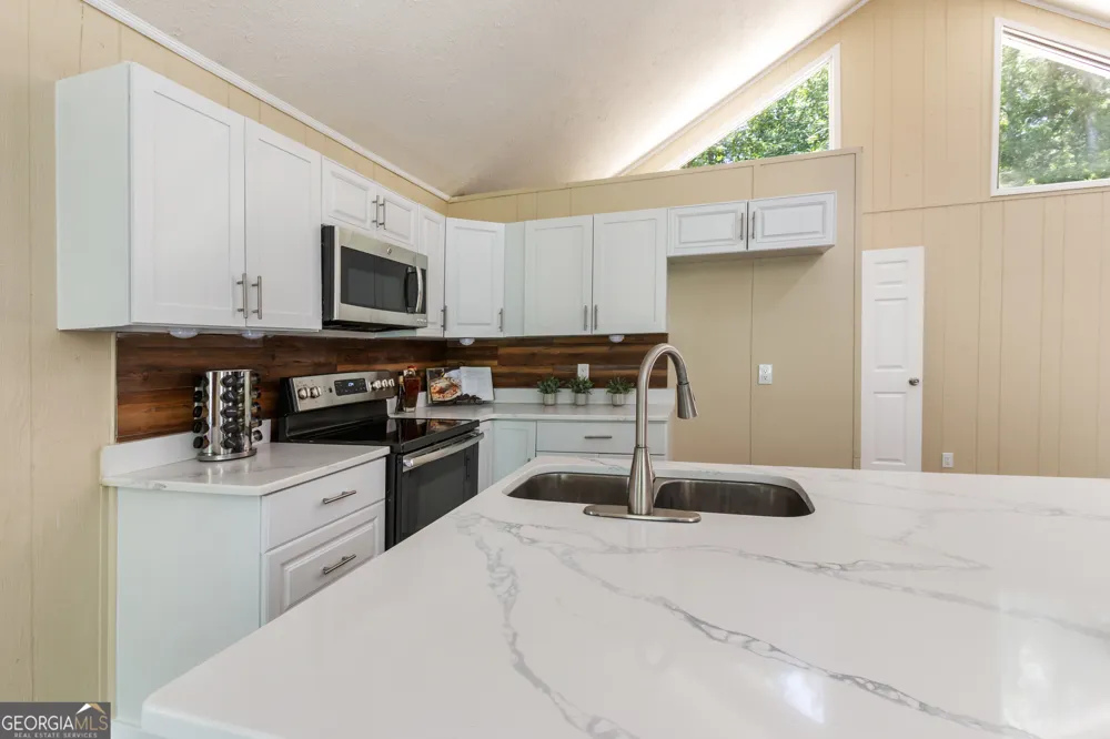 1194 Booger Hollow RD SW Lindale, GA 30147