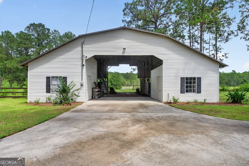 5486 Bowen RD Blackshear, GA 31516