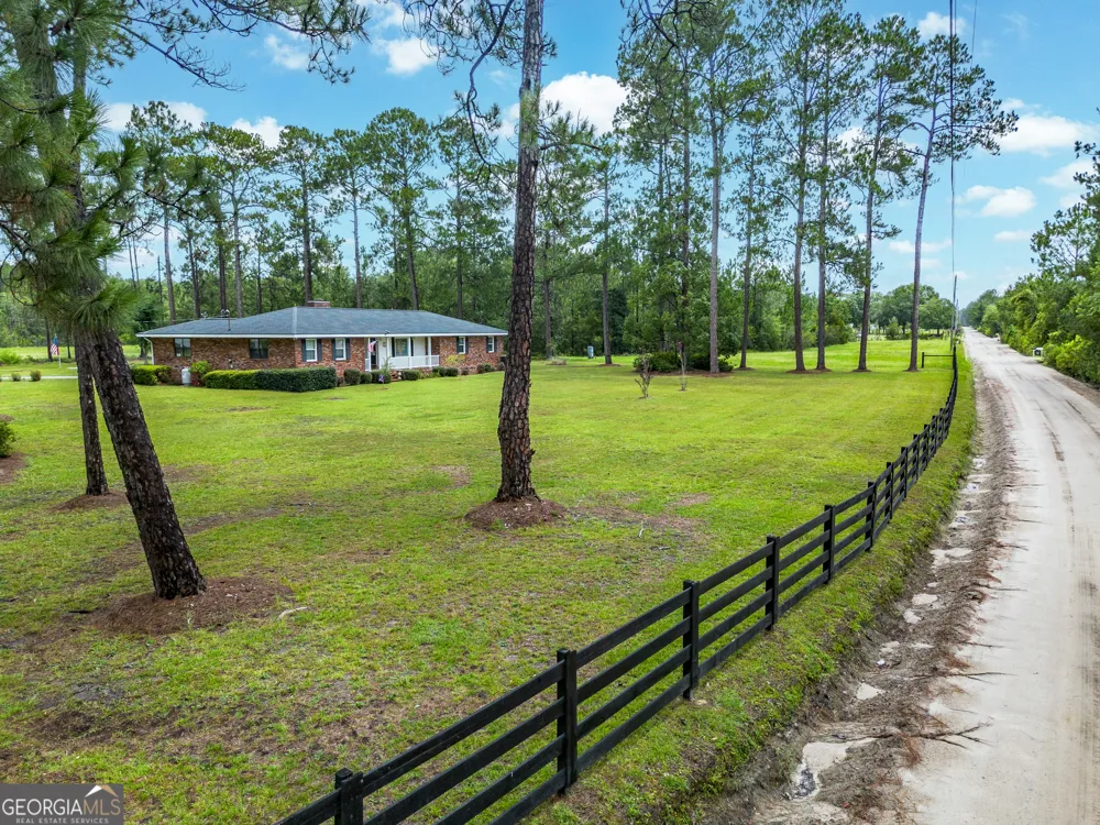 5486 Bowen RD Blackshear, GA 31516