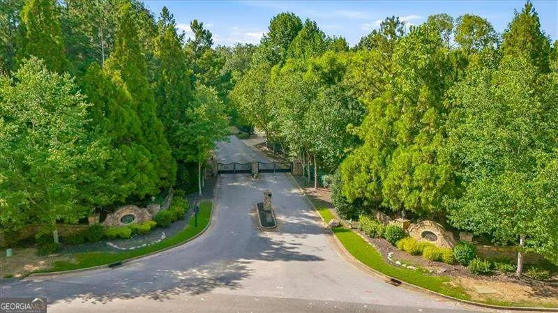 12 Somerset LN Cartersville, GA 30121