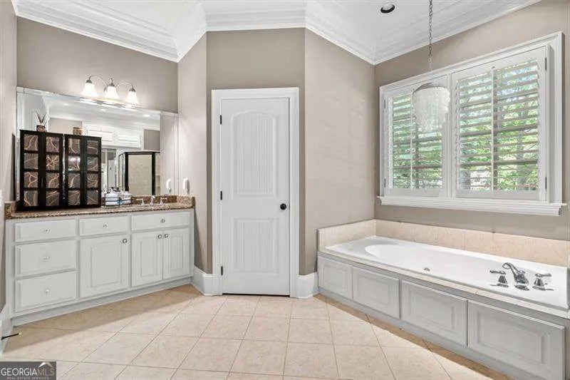 12 Somerset LN Cartersville, GA 30121