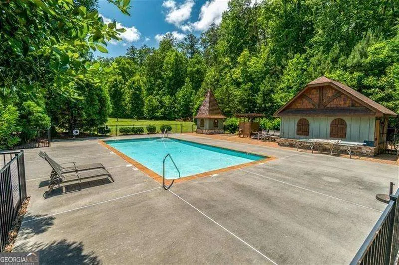 12 Somerset LN Cartersville, GA 30121