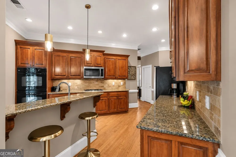 12 Somerset LN Cartersville, GA 30121