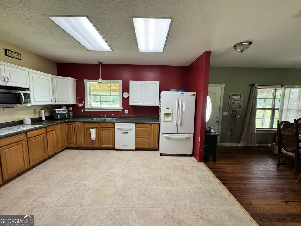470 Ed Harrell RD Hortense, GA 31543