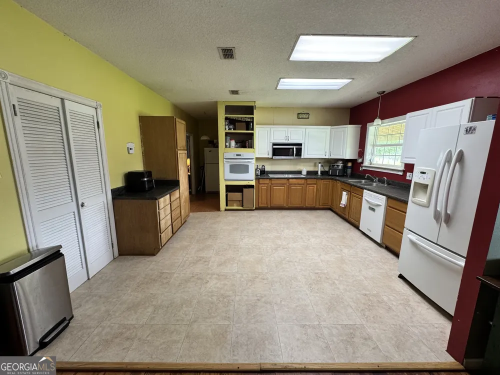 470 Ed Harrell RD Hortense, GA 31543
