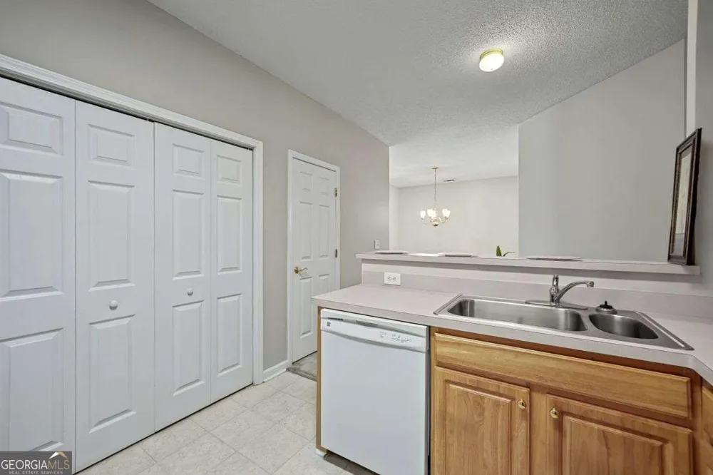 124 CAMRY LN Grayson, GA 30017
