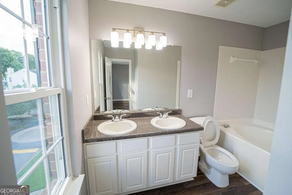 2077 Pinnacle Pointe DR Norcross, GA 30071