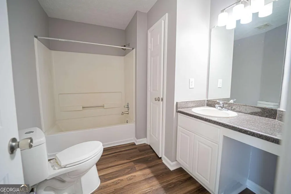 2077 Pinnacle Pointe DR Norcross, GA 30071