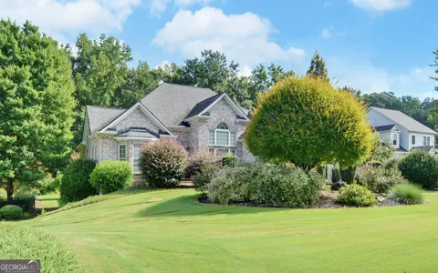 220 Azalea DR