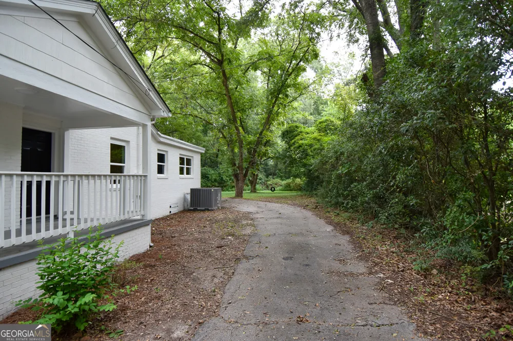 403 Atlanta ST Barnesville, GA 30204