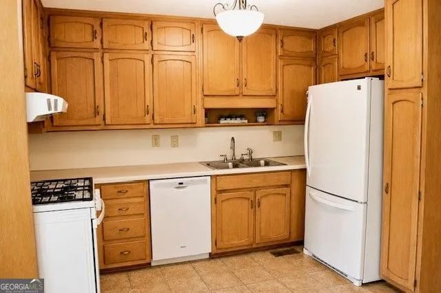 823 Ridge AVE Stone Mountain, GA 30083