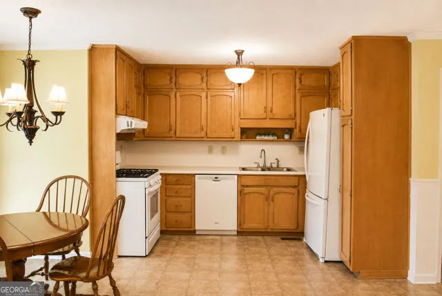 823 Ridge AVE Stone Mountain, GA 30083