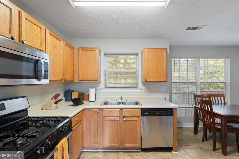 2628 ESSEX CT Conyers, GA 30013