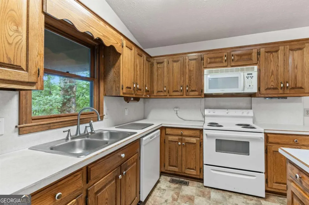 368 Still Hollow RD Jasper, GA 30143