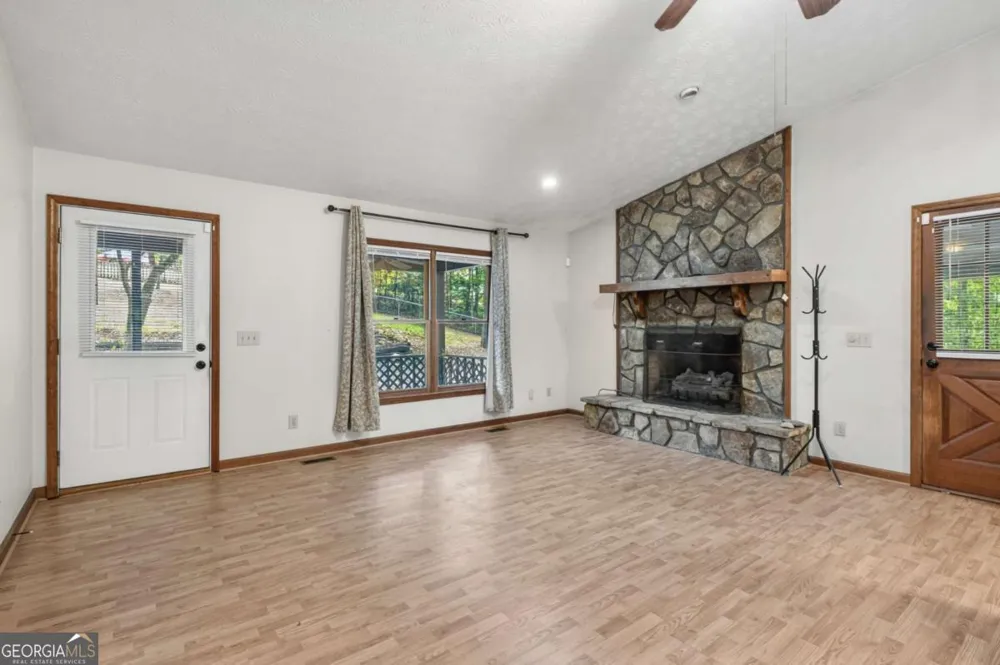 368 Still Hollow RD Jasper, GA 30143