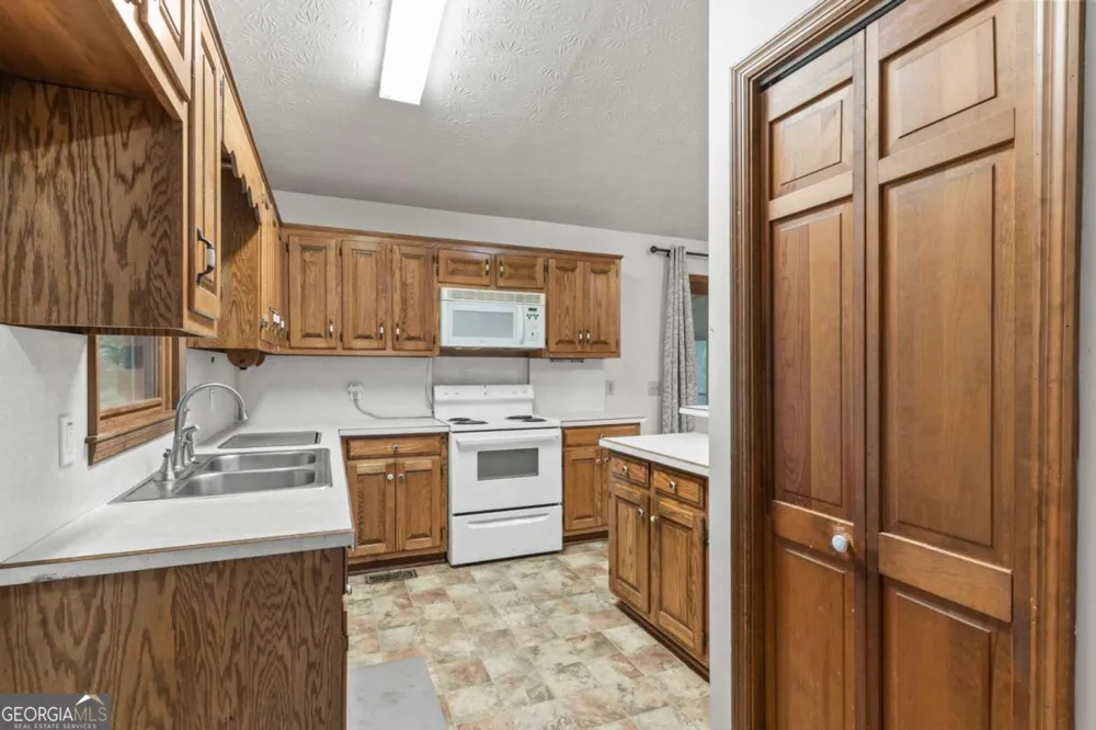 368 Still Hollow RD Jasper, GA 30143