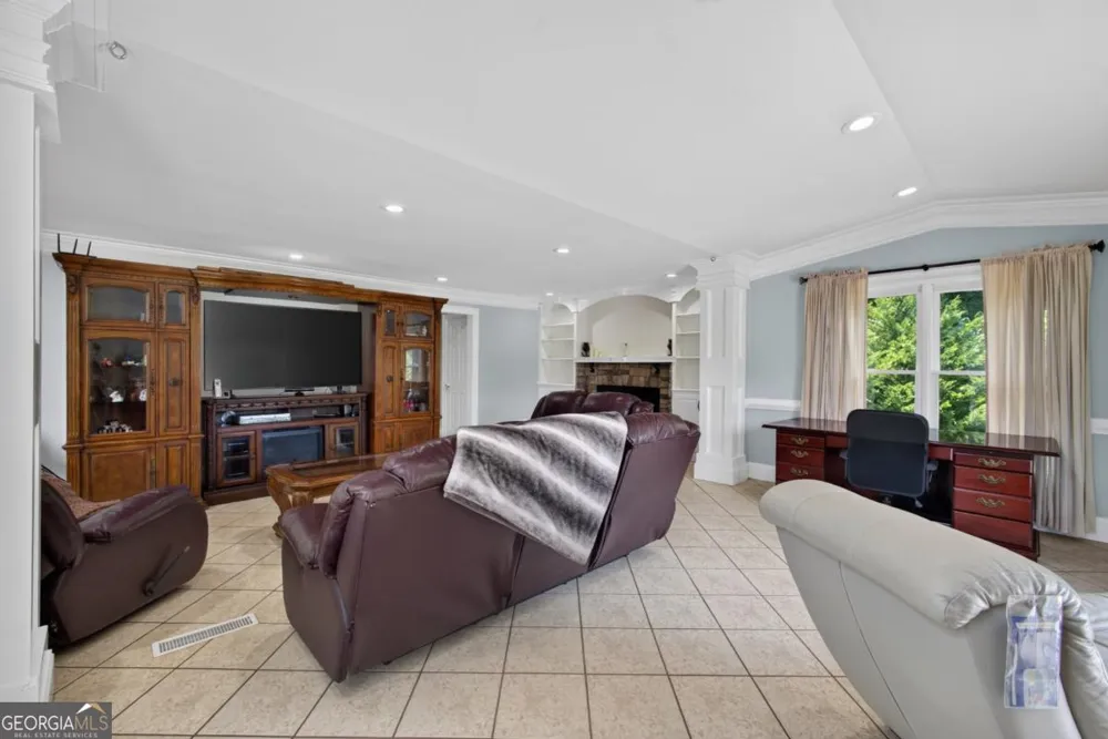 43 Bailey DR SW Lilburn, GA 30047