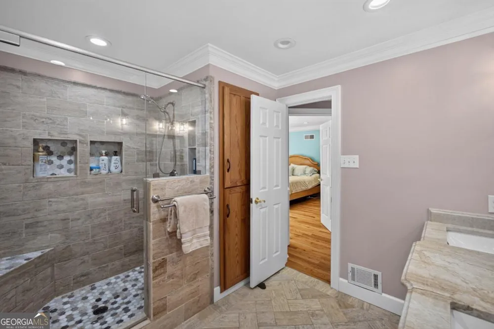 43 Bailey DR SW Lilburn, GA 30047