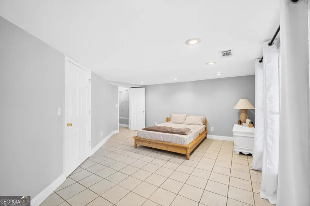 43 Bailey DR SW Lilburn, GA 30047