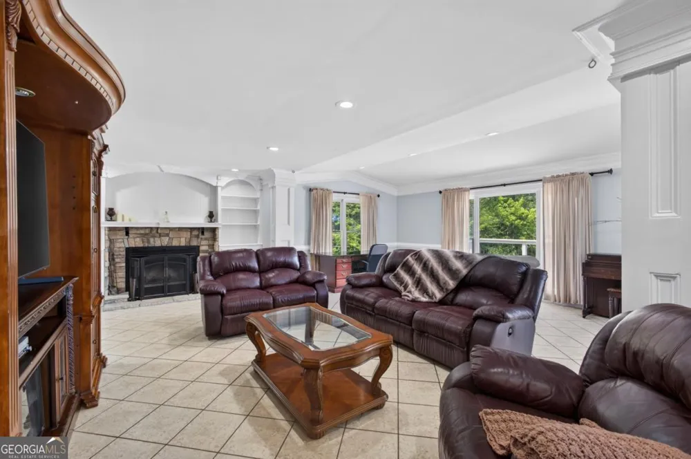 43 Bailey DR SW Lilburn, GA 30047