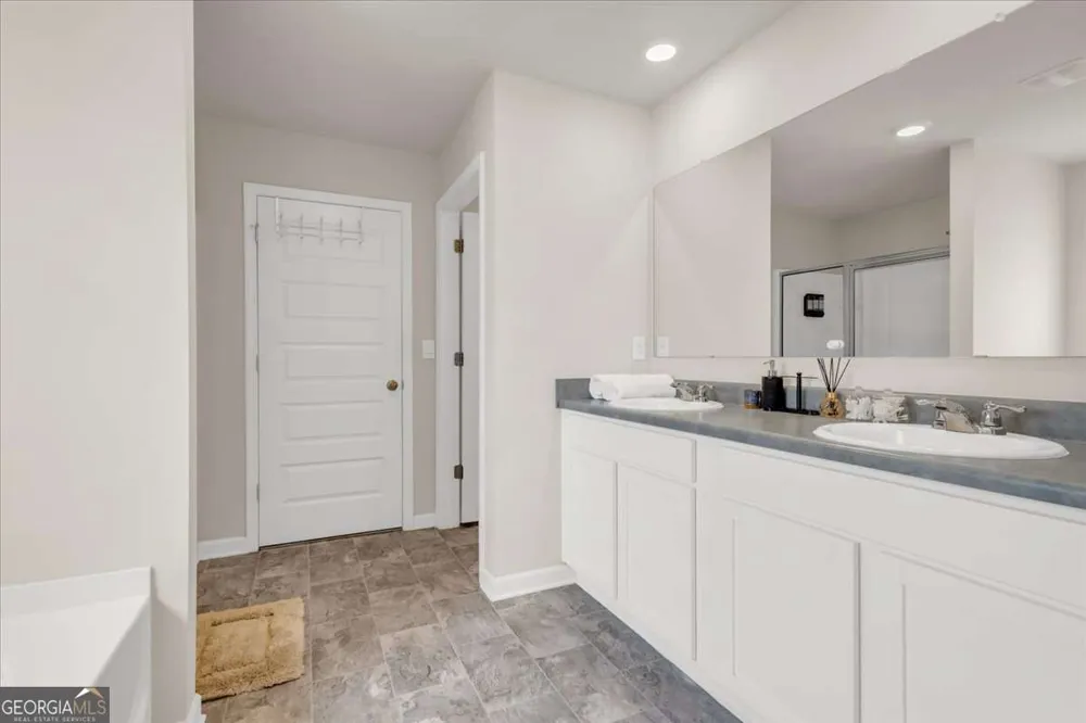4323 Cannon WALK Ellenwood, GA 30294