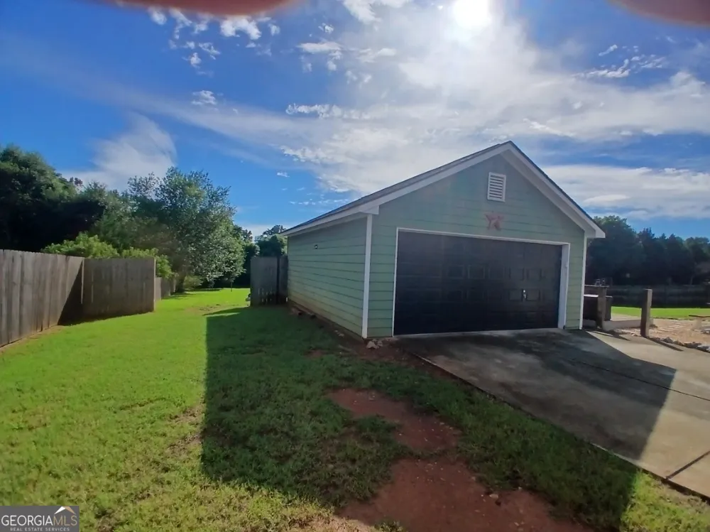 109 Presidential LN Statham, GA 30666