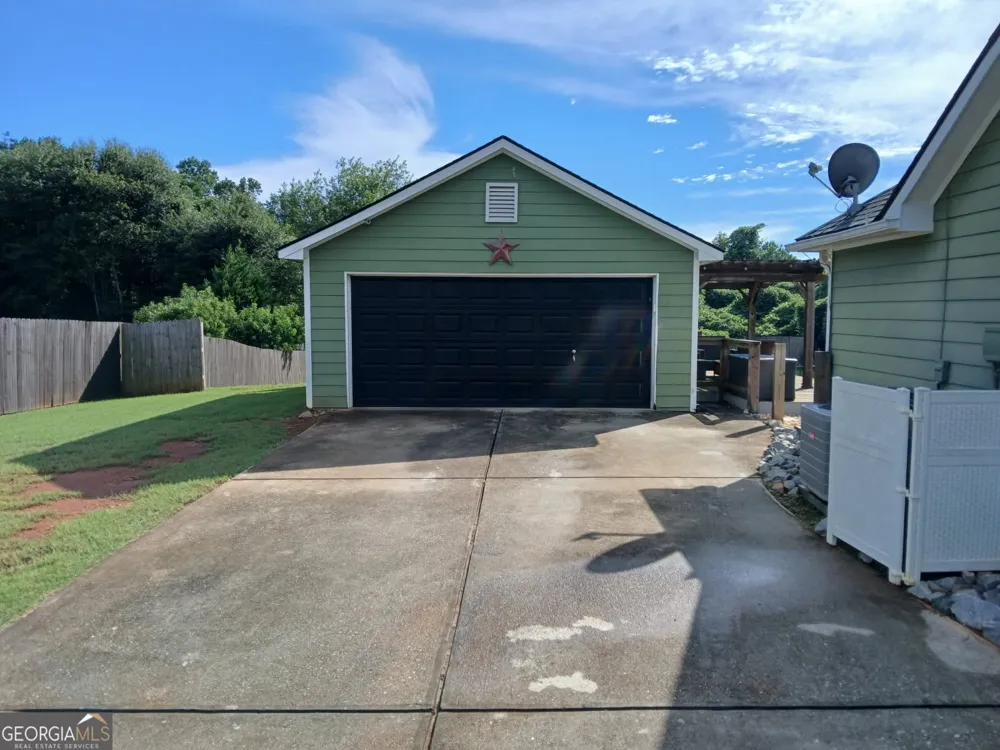 109 Presidential LN Statham, GA 30666