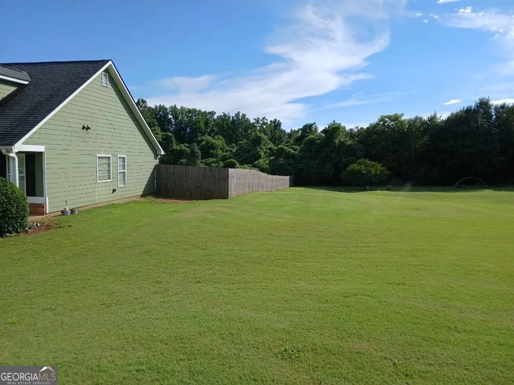 109 Presidential LN Statham, GA 30666