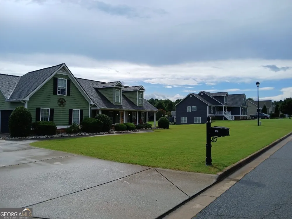 109 Presidential LN Statham, GA 30666