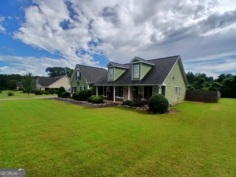 109 Presidential LN Statham, GA 30666