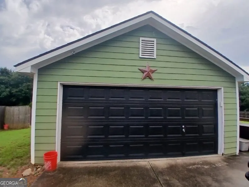 109 Presidential LN Statham, GA 30666