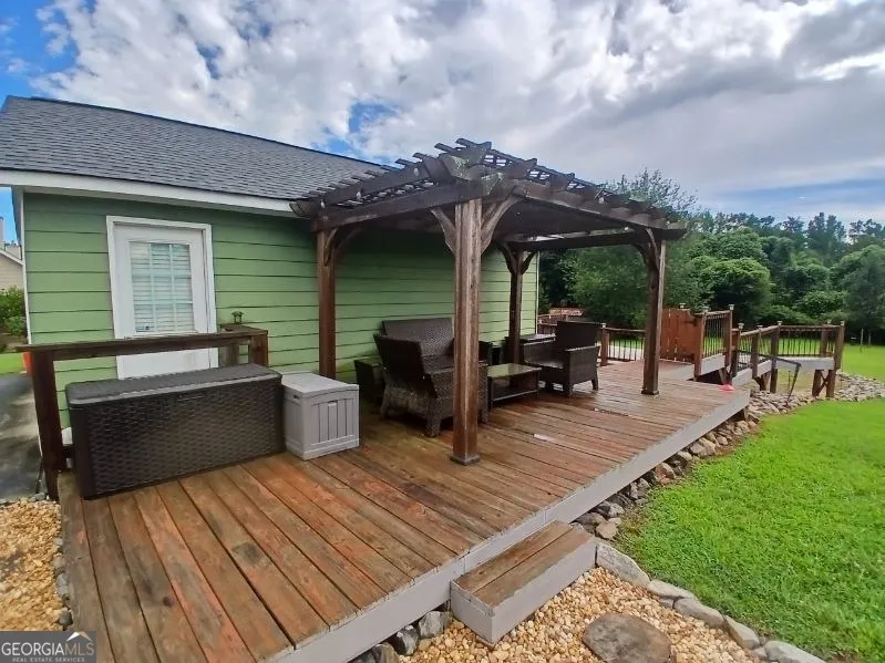 109 Presidential LN Statham, GA 30666