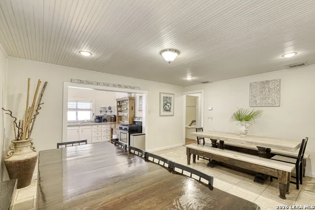 512 Cr 348 (River Road) Concan, TX 78838