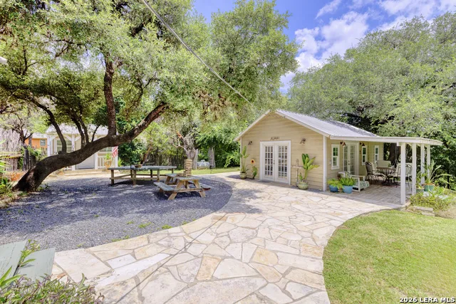 512 Cr 348 (River Road) Concan, TX 78838