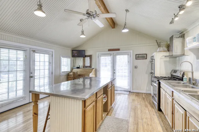 512 Cr 348 (River Road) Concan, TX 78838