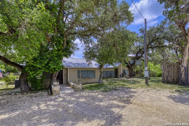 512 Cr 348 (River Road) Concan, TX 78838