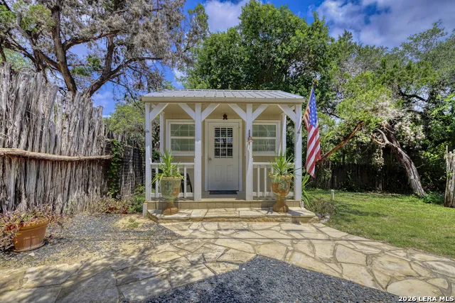 512 Cr 348 (River Road) Concan, TX 78838