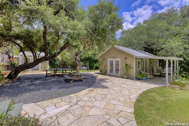 512 Cr 348 (River Road) Concan, TX 78838