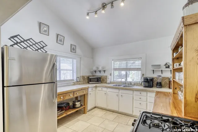 512 Cr 348 (River Road) Concan, TX 78838