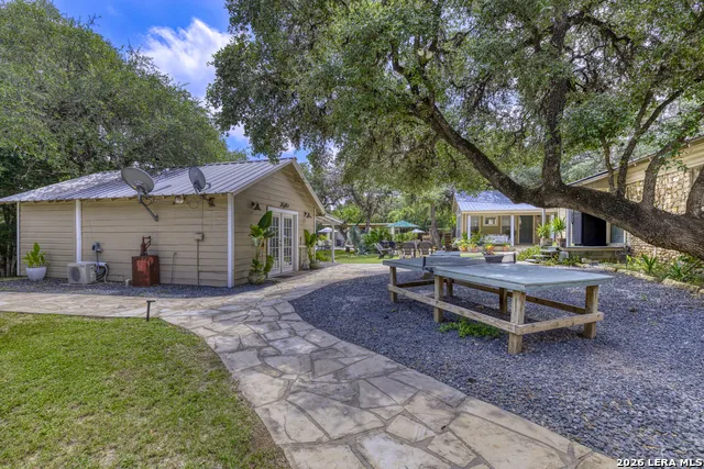 512 Cr 348 (River Road) Concan, TX 78838