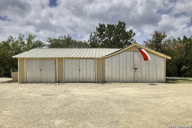 512 Cr 348 (River Road) Concan, TX 78838