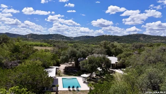 512 Cr 348 (River Road) Concan, TX 78838
